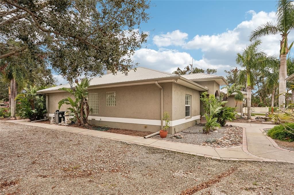 Backyard, Exterior