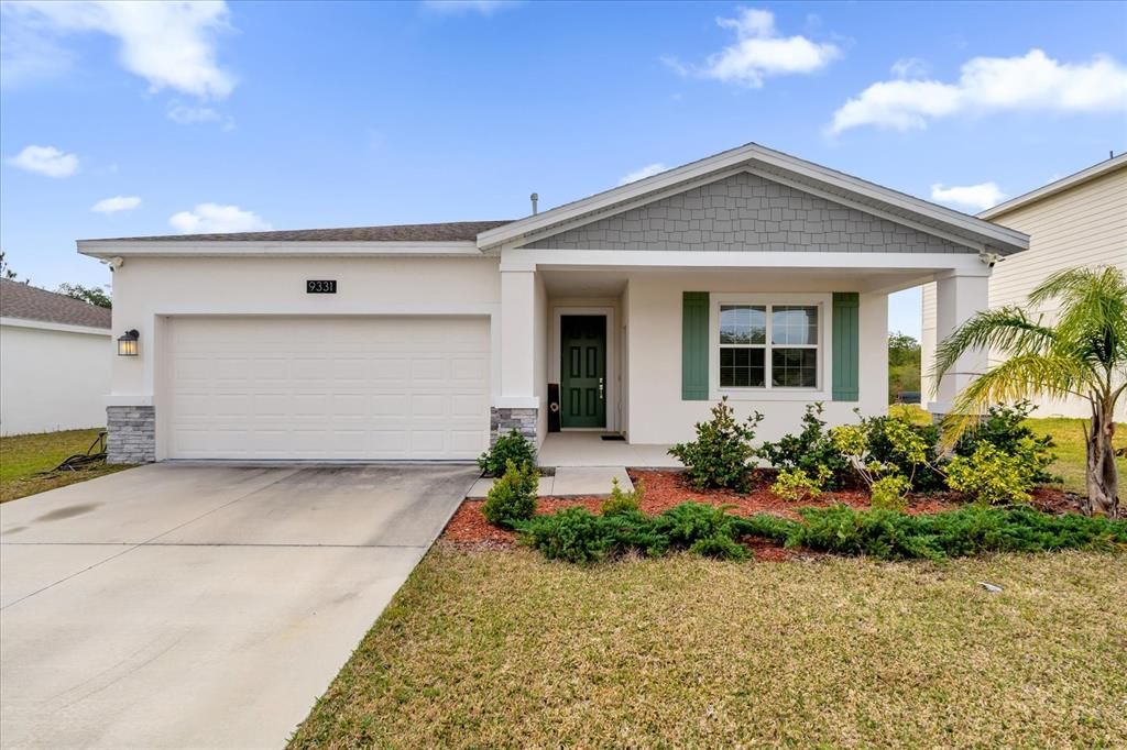 Attached, Exterior, Facade, American Craftsman