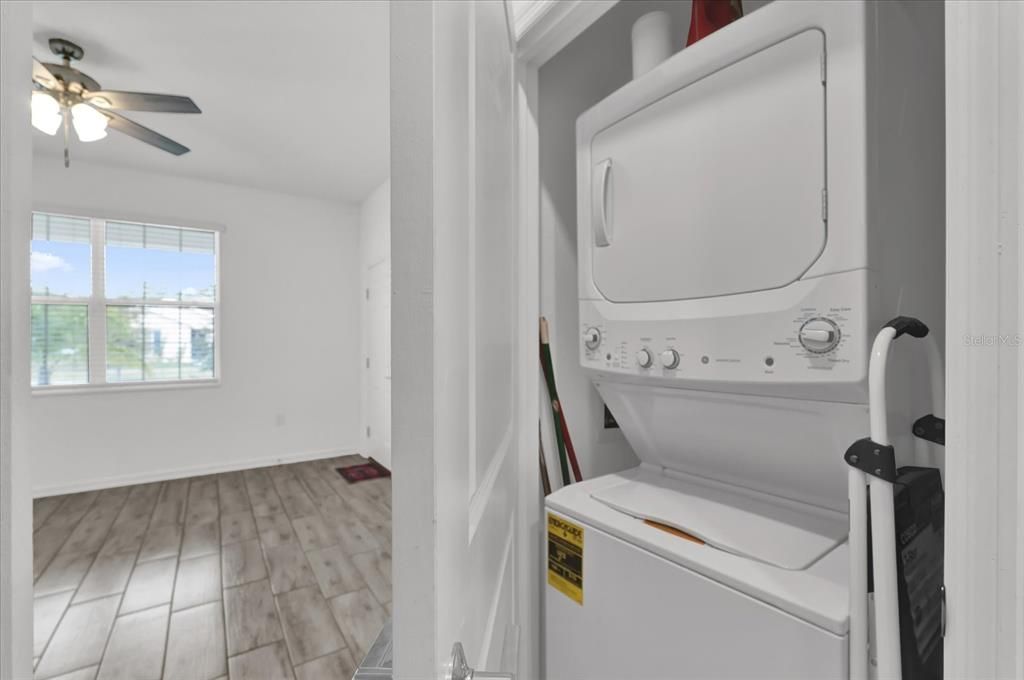 Interior, Utility Closets, Washer, Wood Texture Flooring