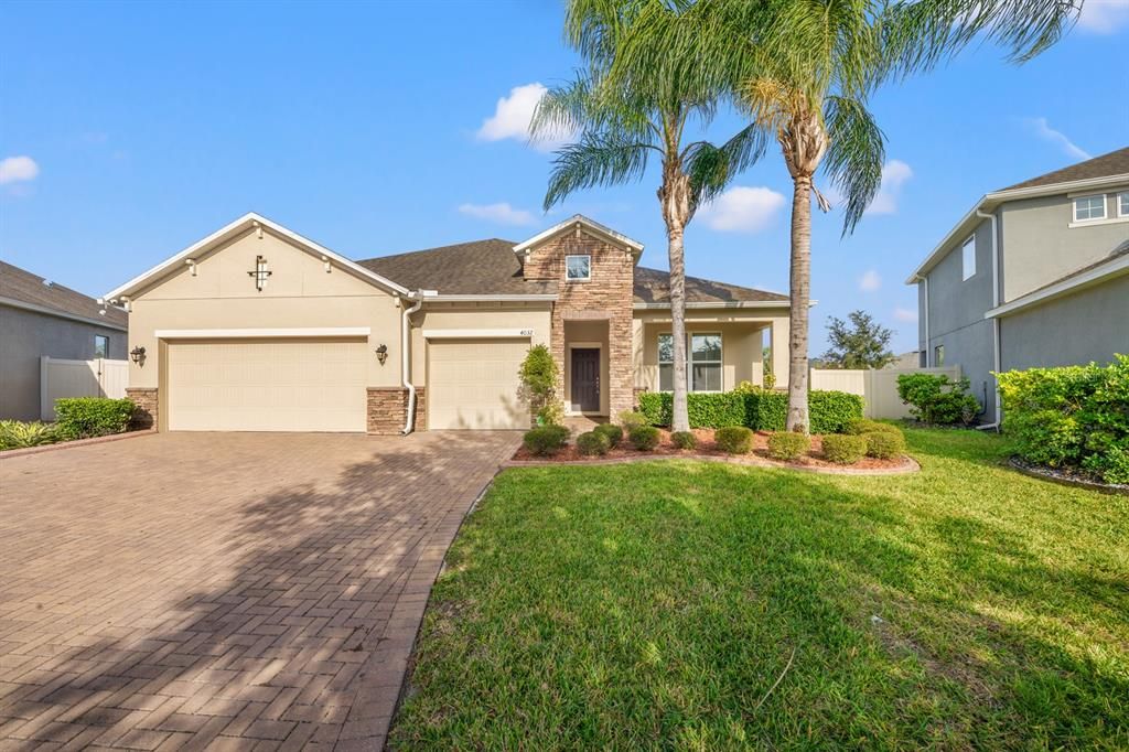 Attached, Exterior, Facade, Ranch