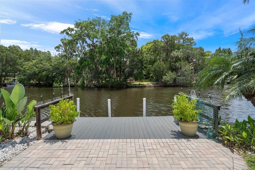 Exterior, Lake