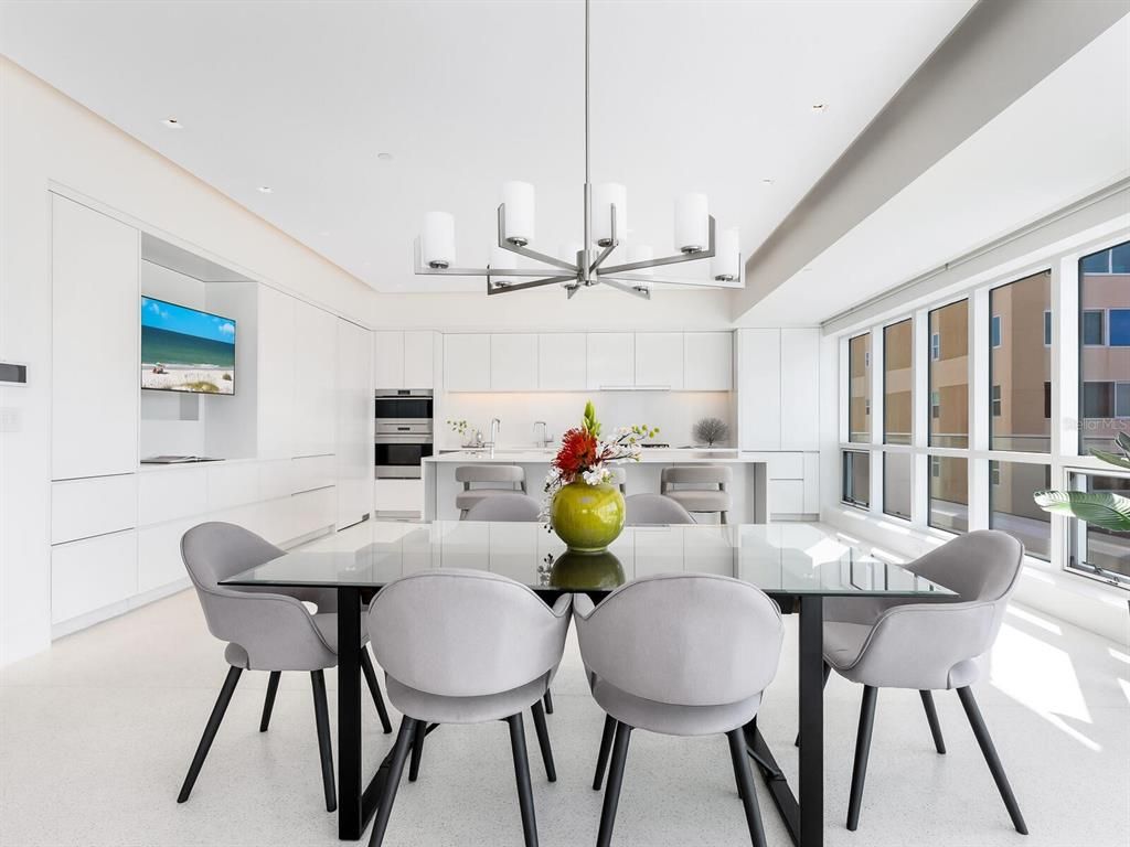 Dining room, Interior, Kitchen, Pendant Lights, Recessed Lighting, Stainless Steel Appliances