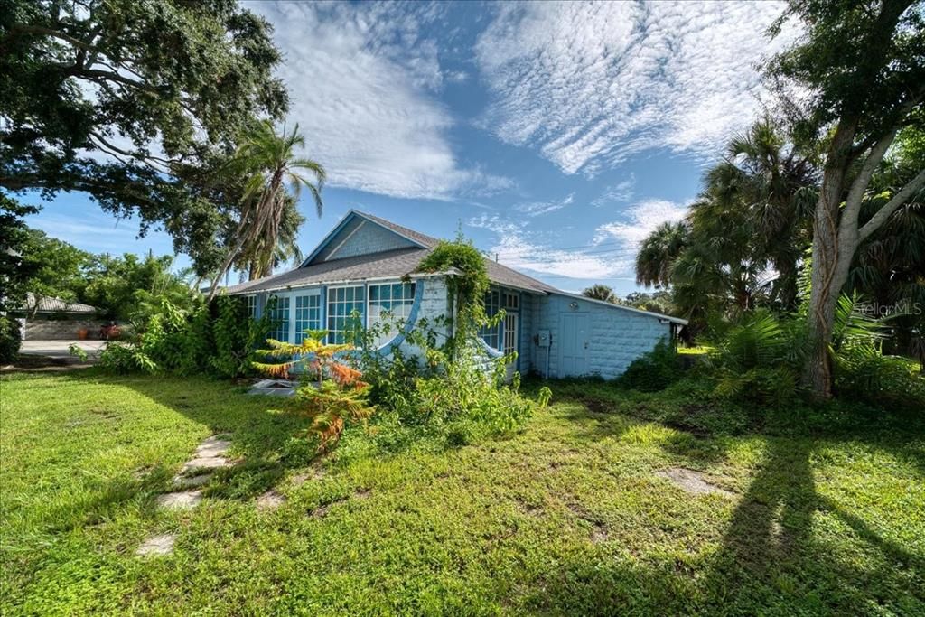 Backyard, Exterior