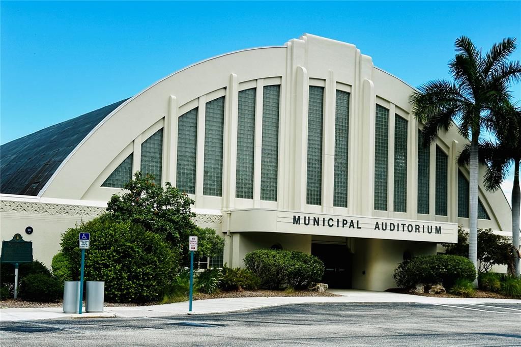 Exterior, Facade, Condo Building