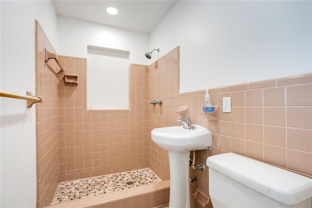 Bathroom, Interior, Recessed Lighting