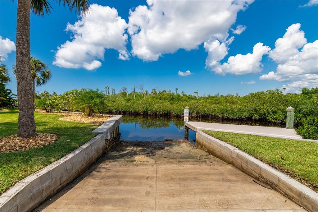 Exterior, Lake