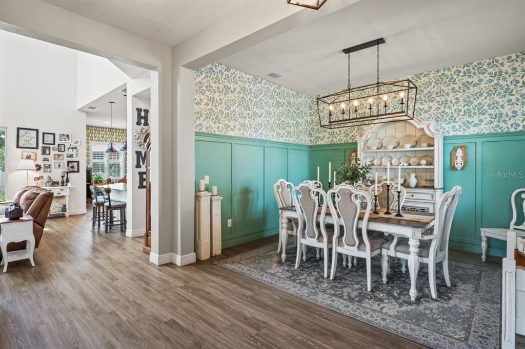 Chandelier, Dining room, Interior, Pendant Lights, Wood Texture Flooring