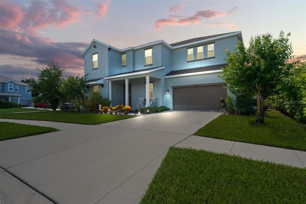 Attached, Exterior, Facade, Modern