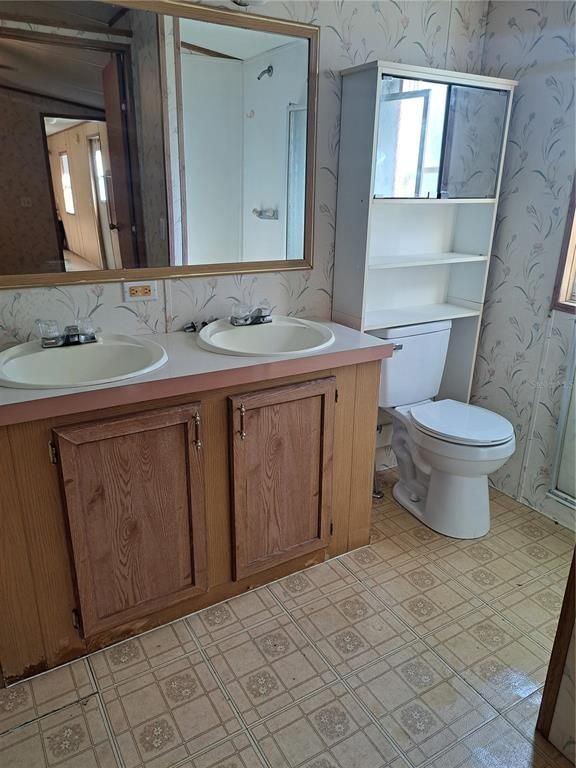 Bathroom, Dual Sink Vanities, Interior