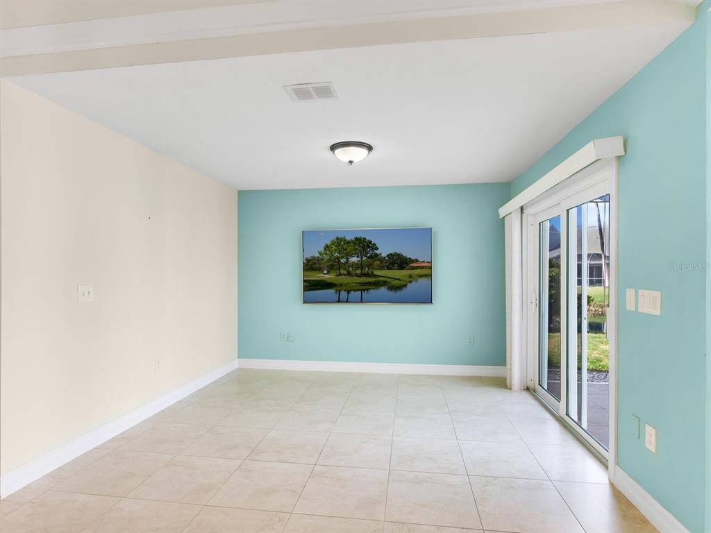 Empty room, Interior