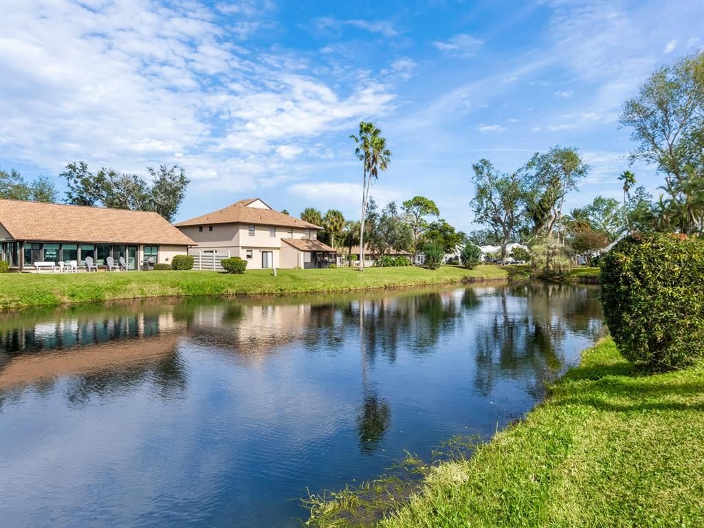 Exterior, Lake