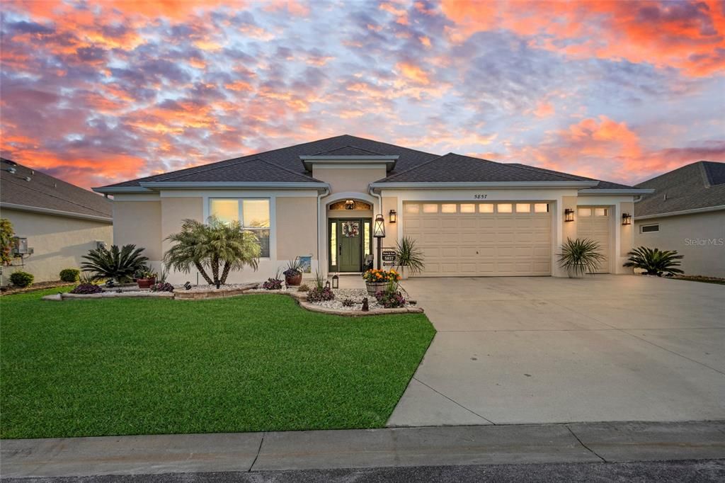 Attached, Exterior, Facade, Ranch