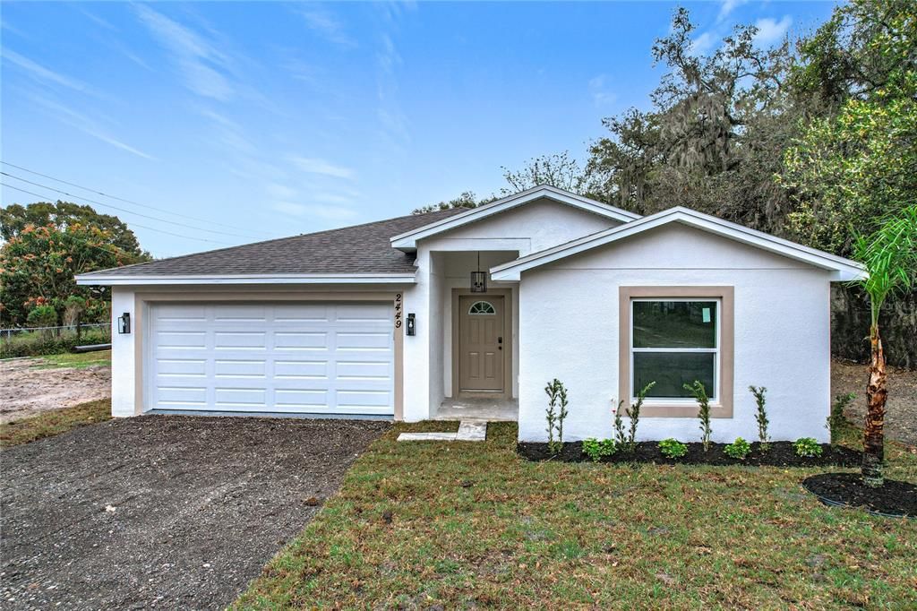 Attached, Exterior, Facade, Ranch
