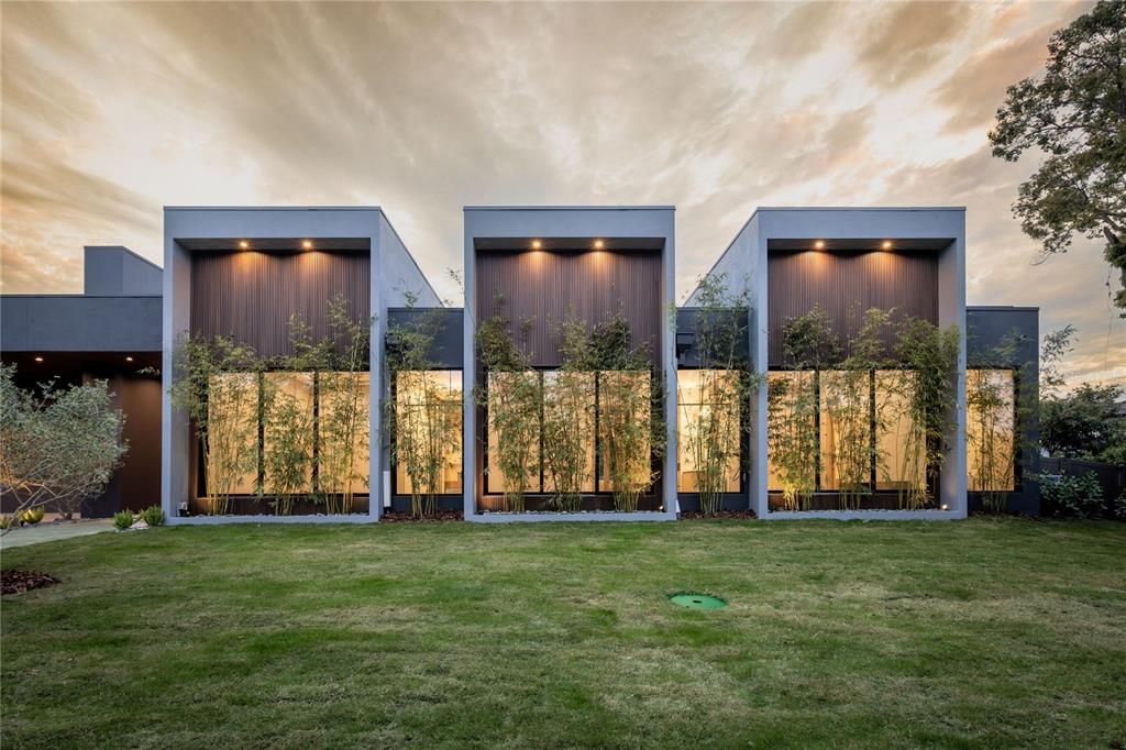 Backyard, Exterior, Facade, Modern