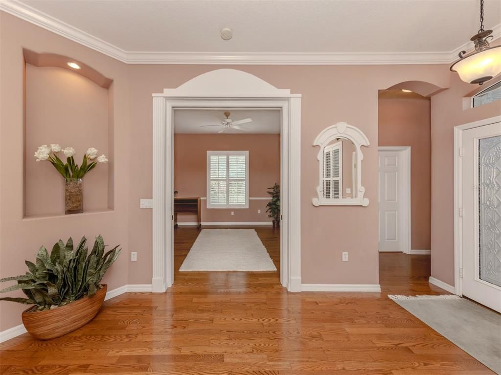Chandelier, Dining room, Interior, Recessed Lighting, Wood Texture Flooring