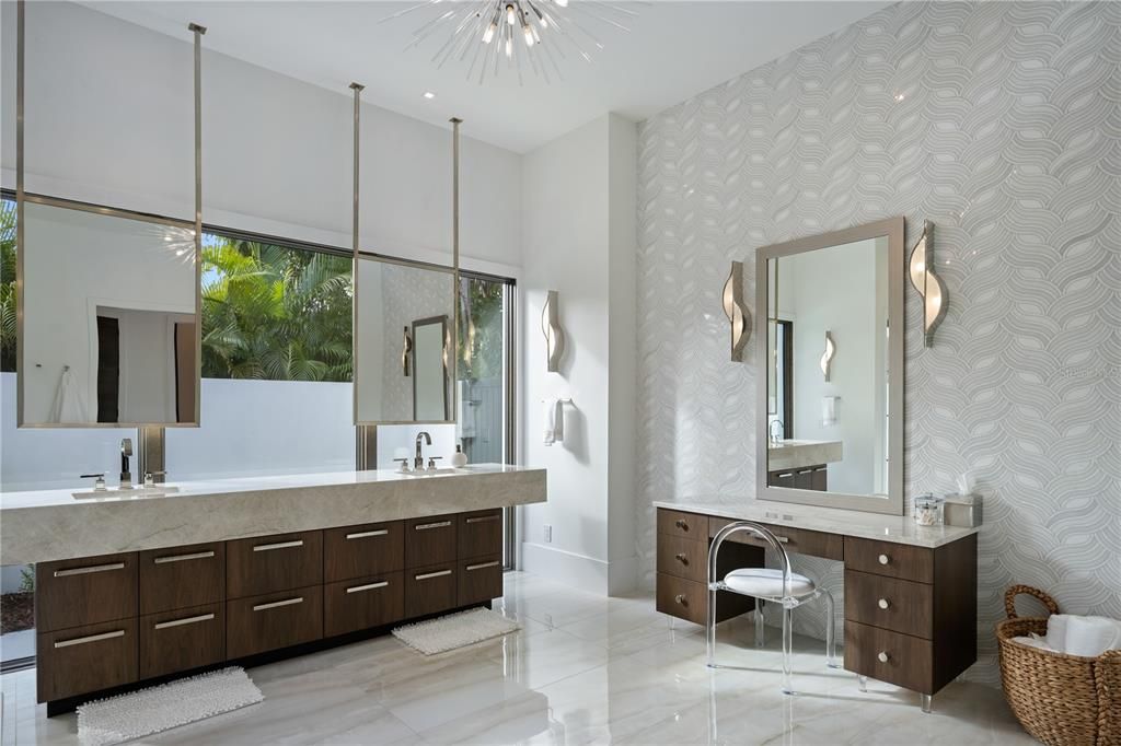 Bathroom, Dual Sink Vanities, Interior, Recessed Lighting
