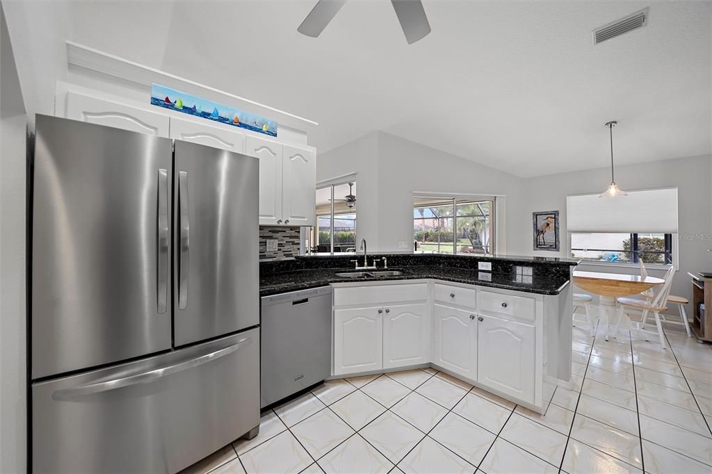 Dining room, Interior, Kitchen, Pendant Lights, Stainless Steel Appliances