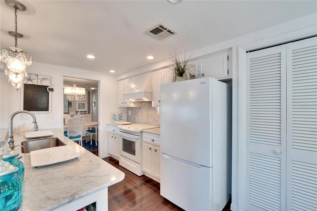 Chandelier, Interior, Kitchen, Recessed Lighting, Wood Texture Flooring