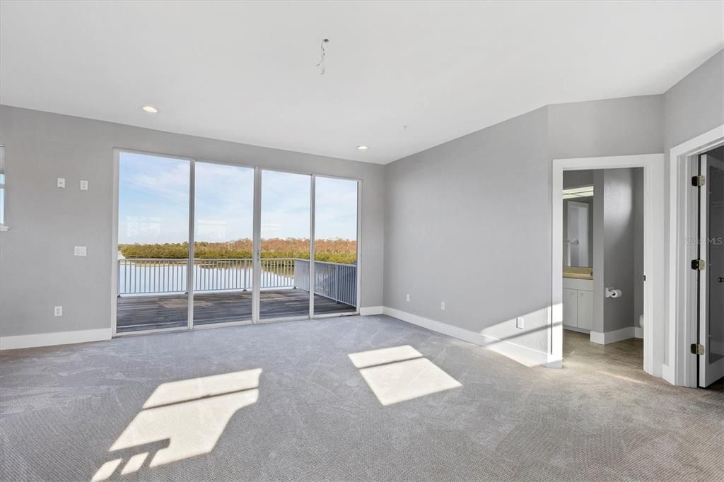 Bathroom, Empty room, Interior, Recessed Lighting