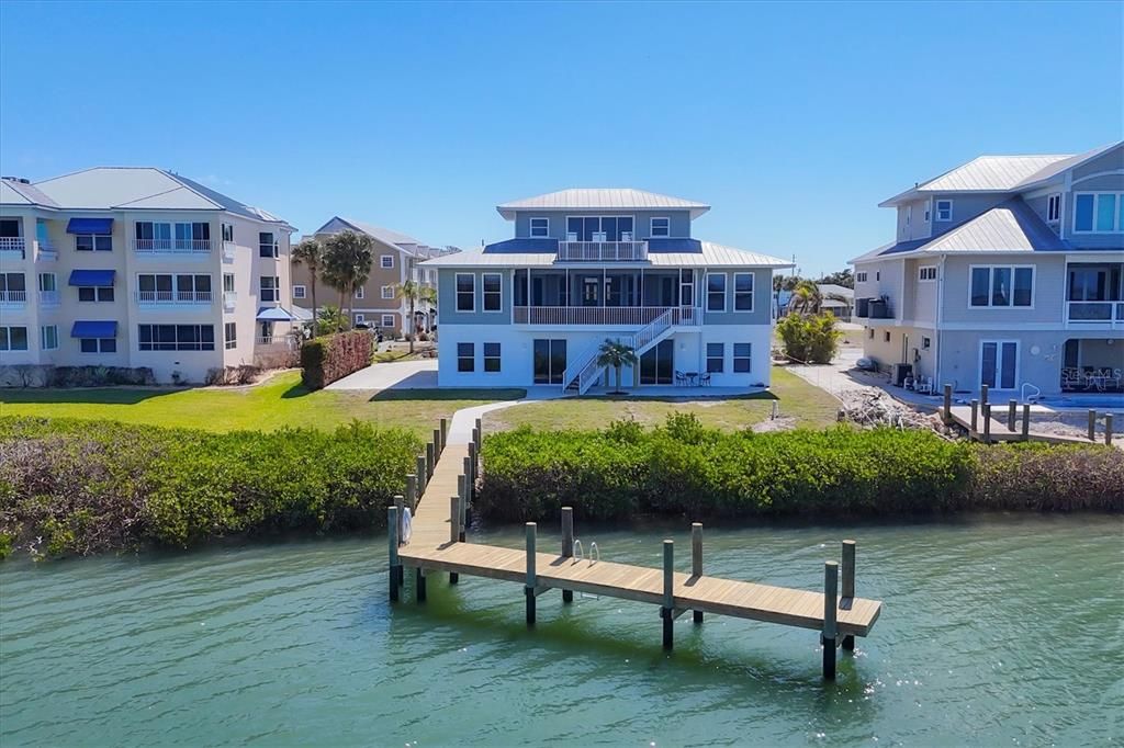 Exterior, Lake