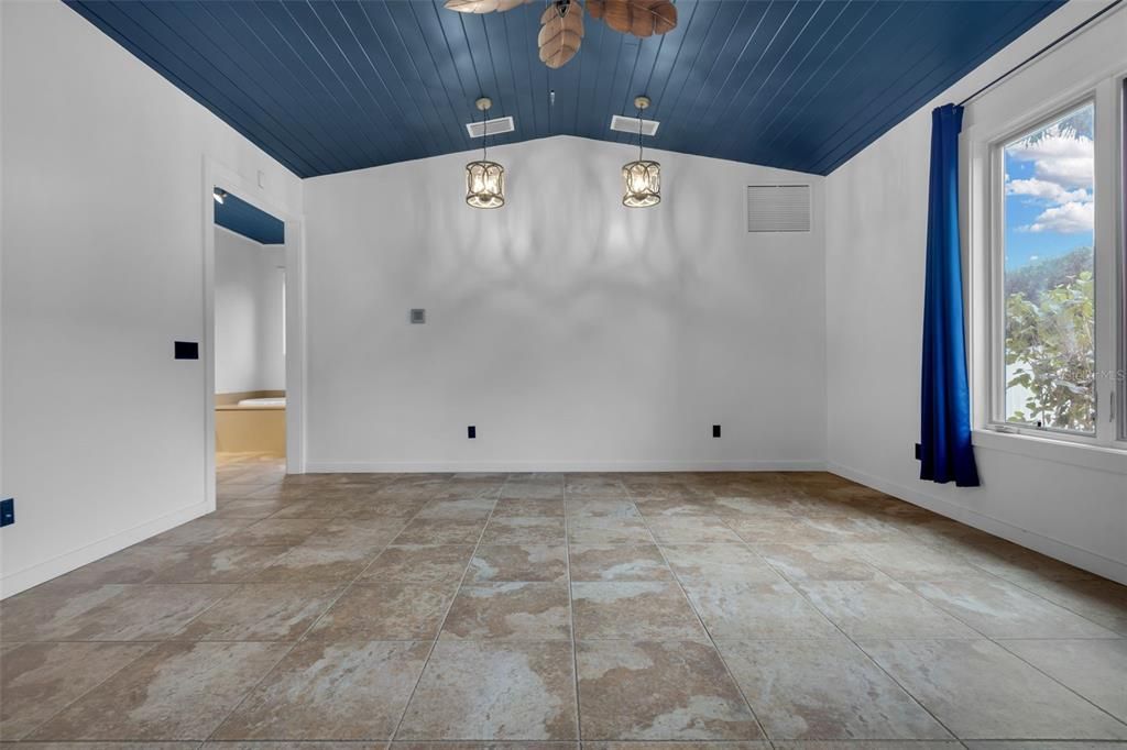 Empty room, Interior, Pendant Lights