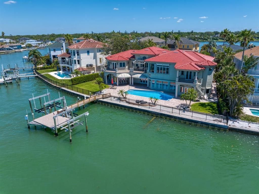 Exterior, Lake