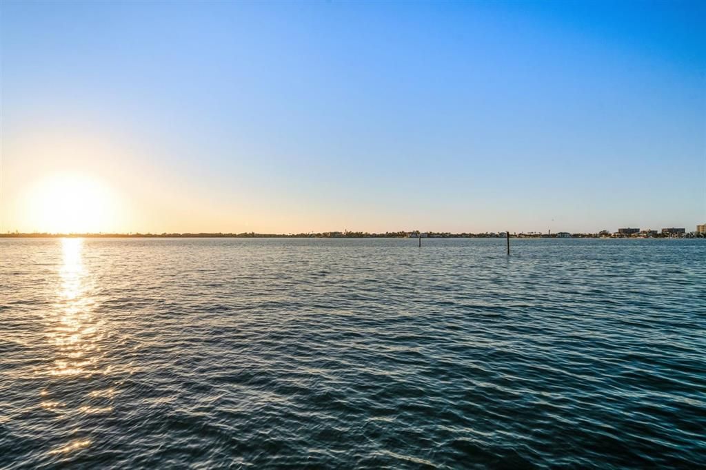 Exterior, Lake