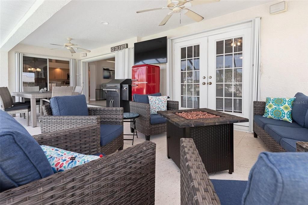 Dining room, Exterior, Living room