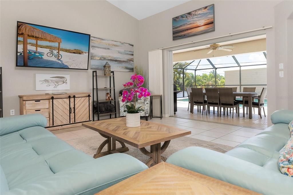 Dining room, Interior, Living room, Sun Room