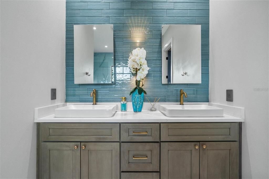 Bathroom, Dual Sink Vanities, Interior