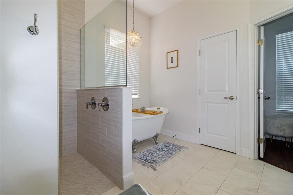Bathroom, Chandelier, Free Standing Baths, Interior, Marble, Pendant Lights