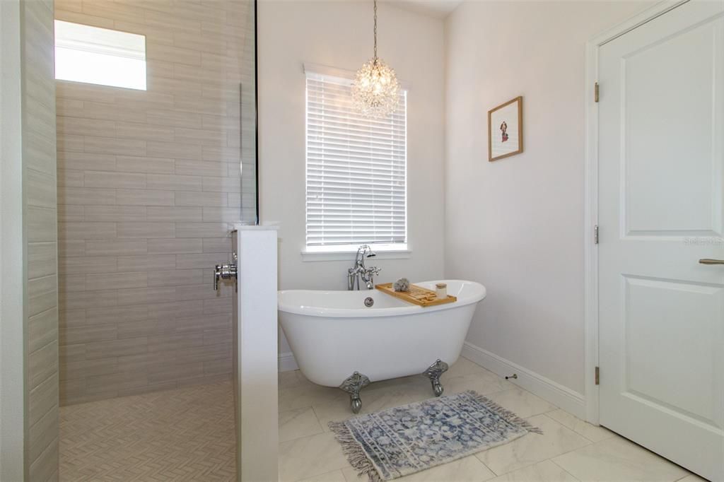 Bathroom, Chandelier, Free Standing Baths, Interior, Marble, Pendant Lights