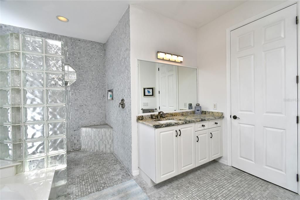 Bathroom, Interior, Recessed Lighting