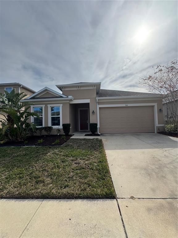 Attached, Exterior, Facade, Ranch
