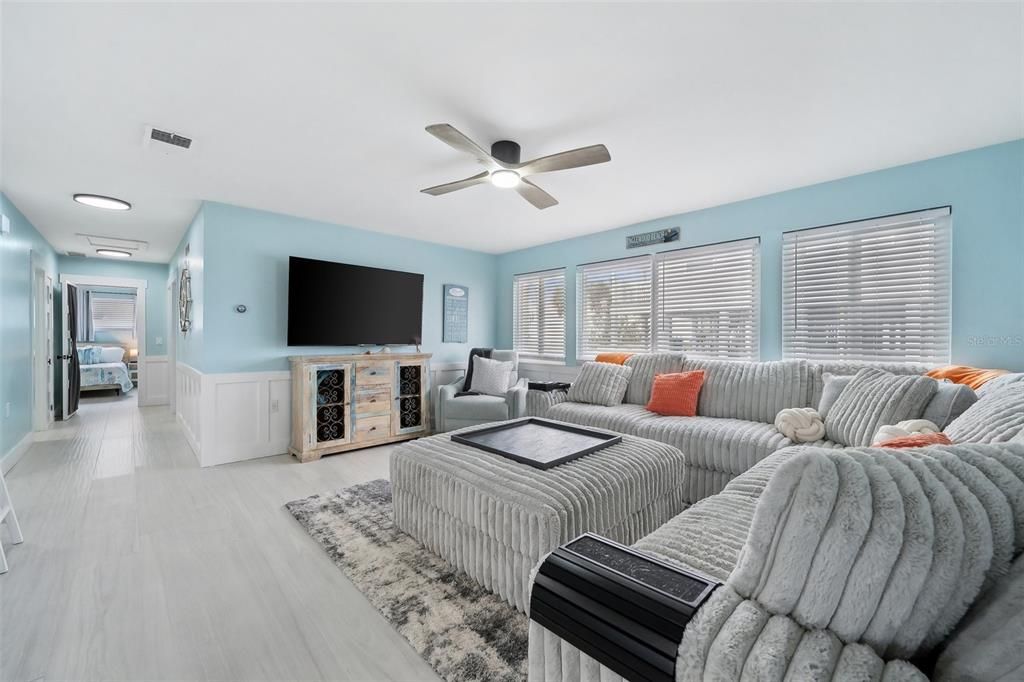 Interior, Living room, Recessed Lighting, Wood Texture Flooring