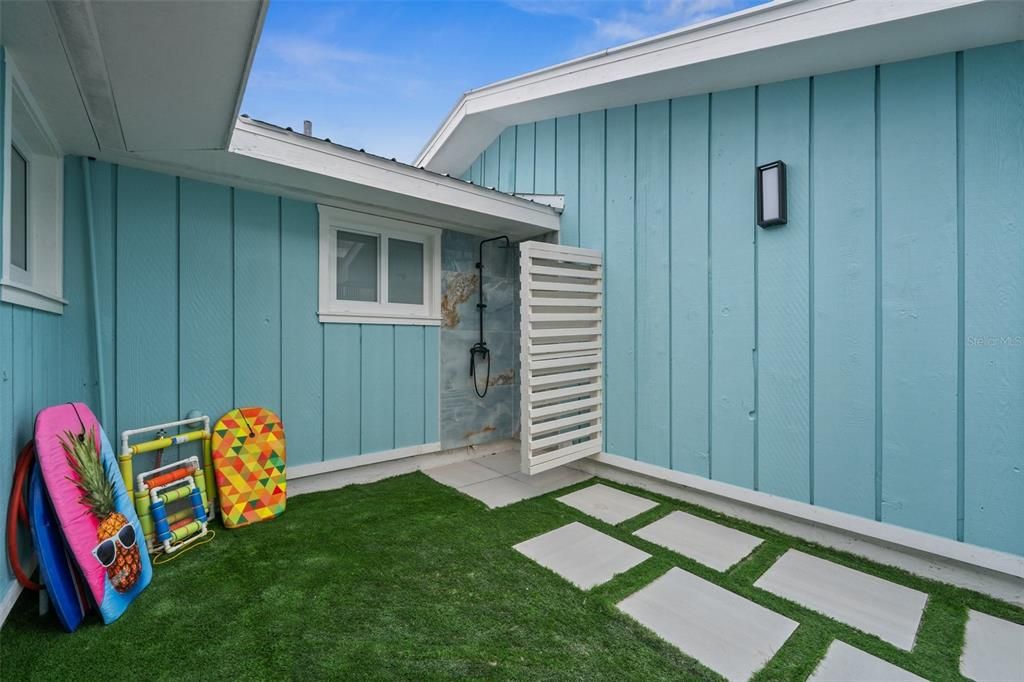 Backyard, Exterior