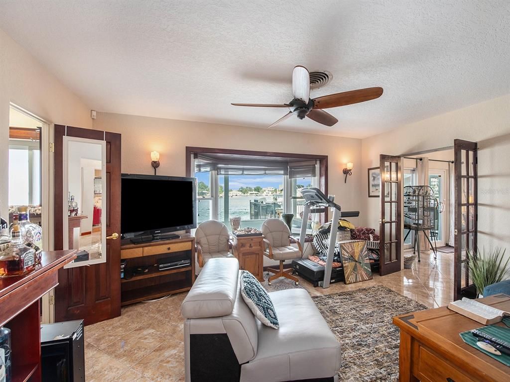 Fitness Equipment, Interior, Living room, Water