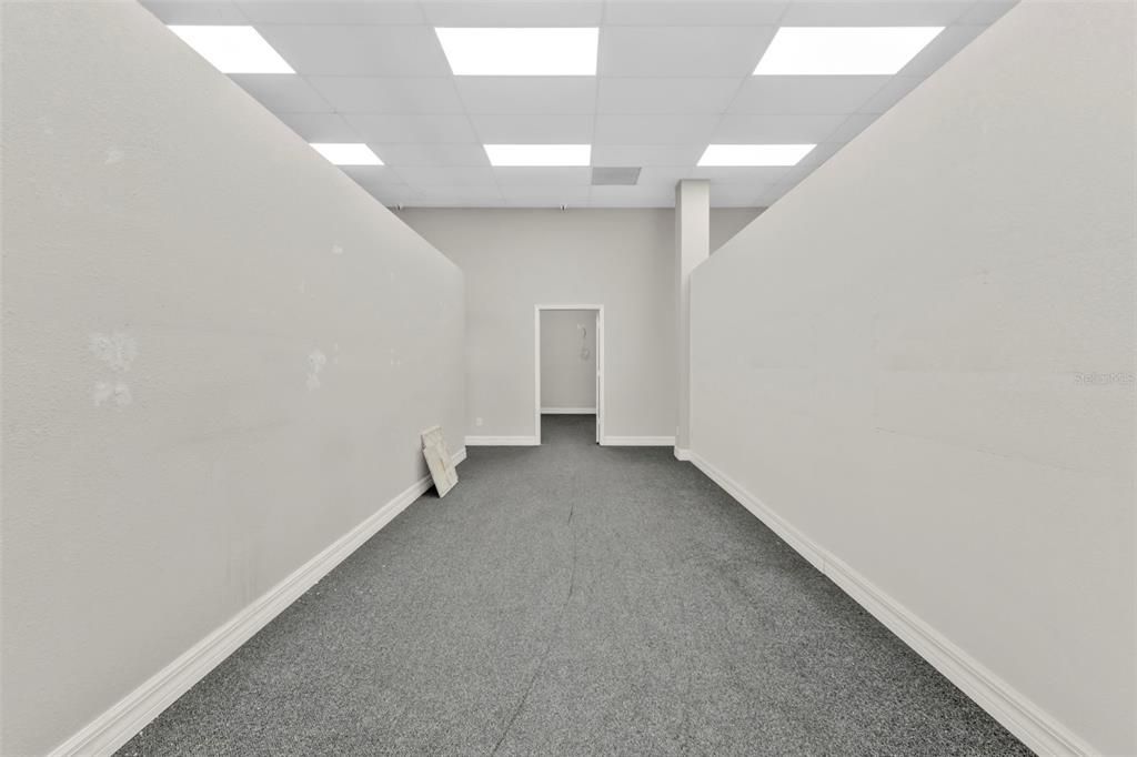 Empty room, Interior, Recessed Lighting
