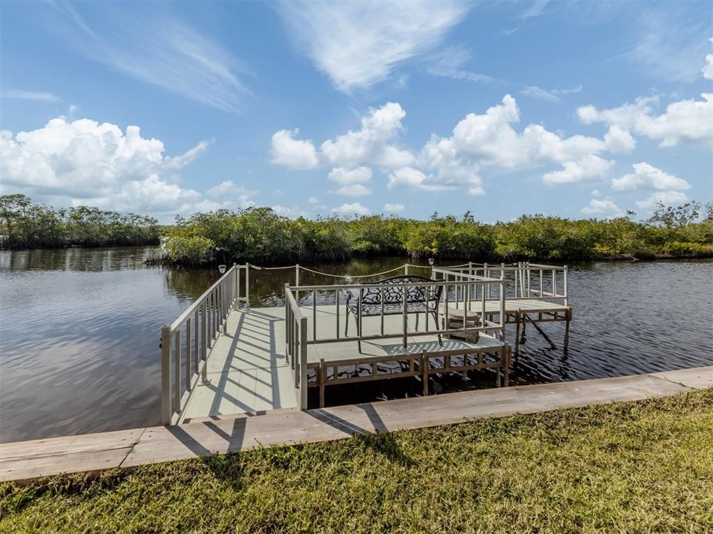 Exterior, Lake