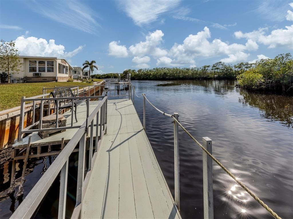 Exterior, Lake