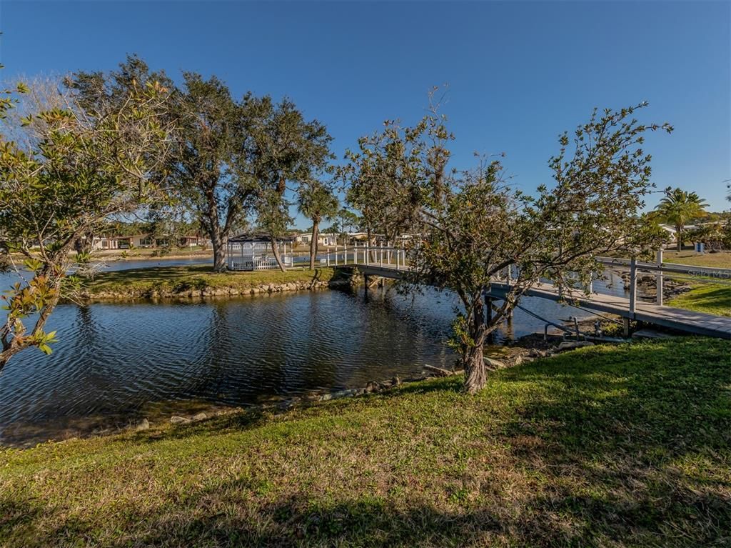 Exterior, Lake