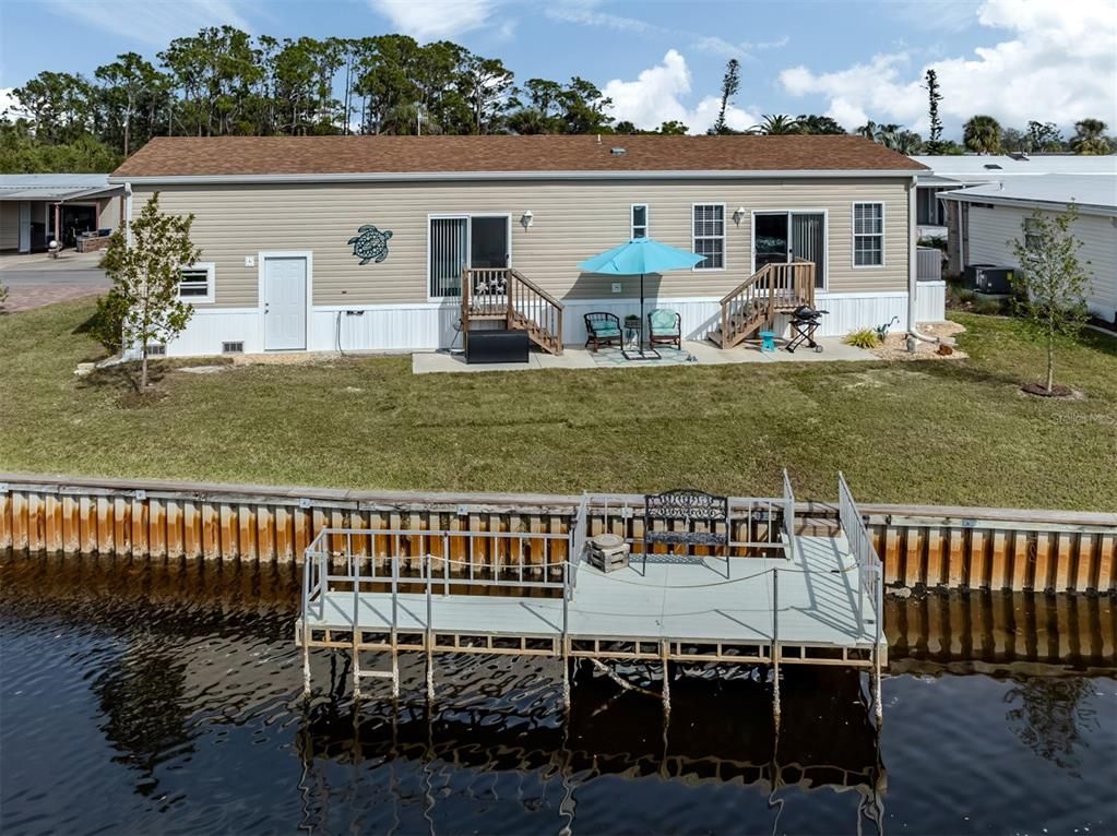 Exterior, Lake