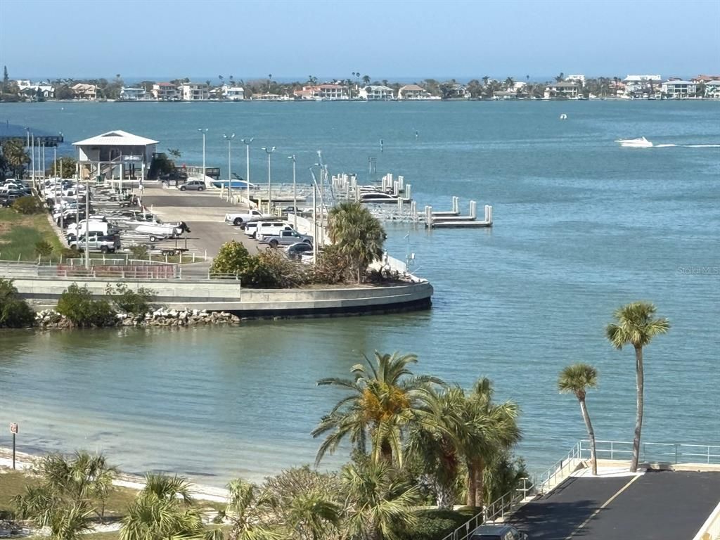 Exterior, Lake