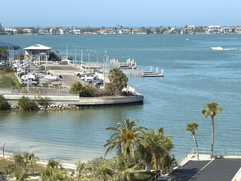 Exterior, Lake