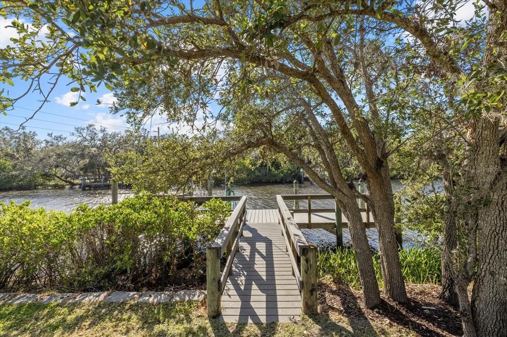 Exterior, Lake