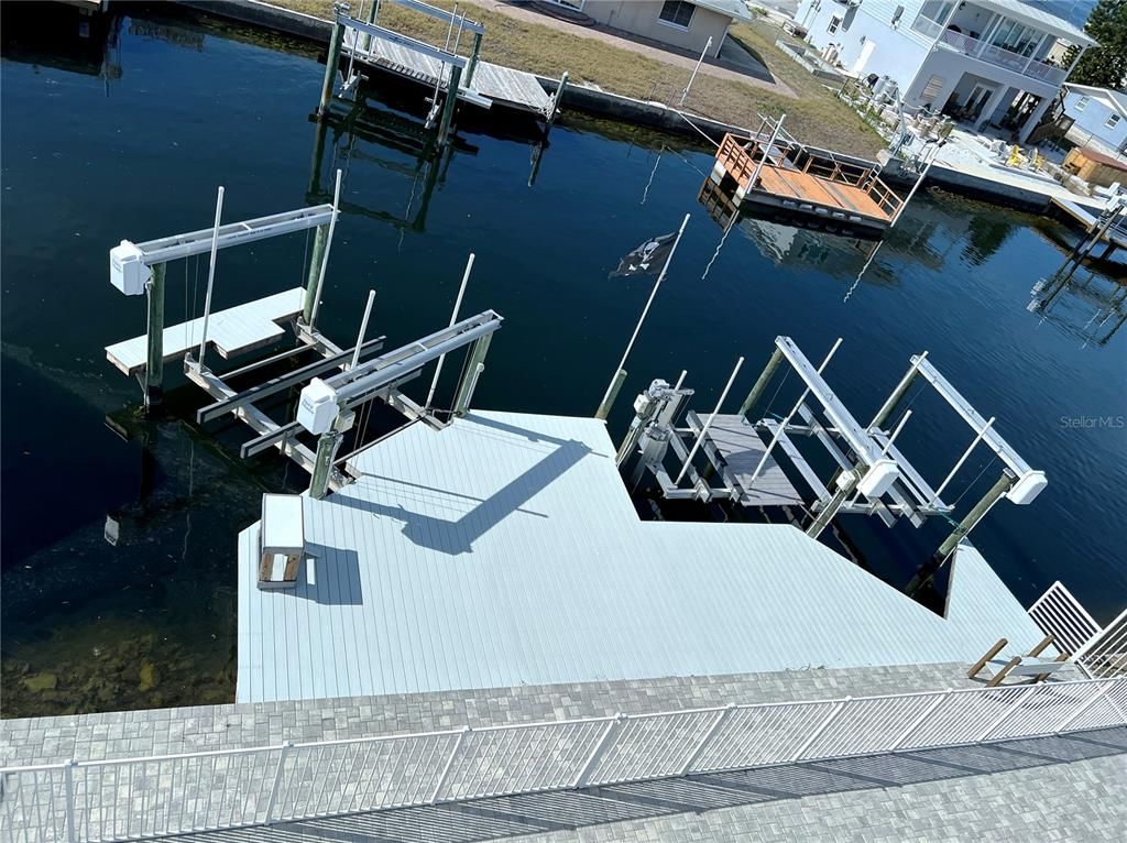 Exterior, Lake