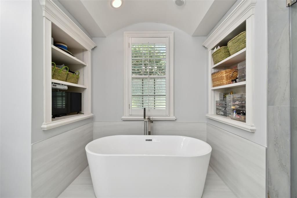 Bathroom, Free Standing Baths, Interior, Recessed Lighting