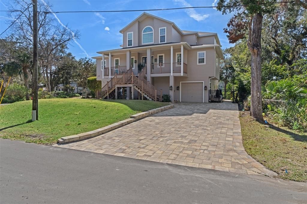 Attached, Backyard, Exterior, Facade, American Foursquare