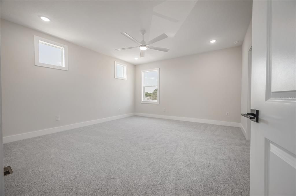 Empty room, Interior, Recessed Lighting
