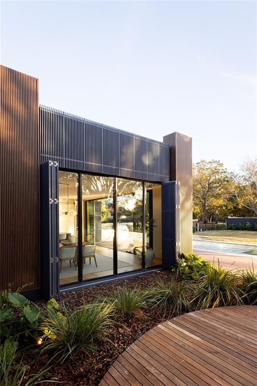 Backyard, Exterior, Facade, Modern